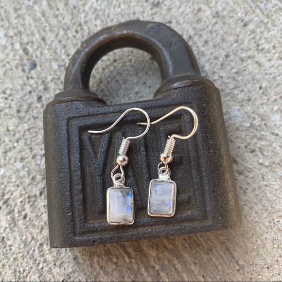 ✨ MOONSTONE SQUARE TINY DANGLE EARRINGS✨ - Picture 2 of 7